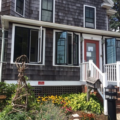 HI Hyannis Hostel by null