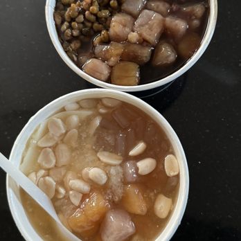 Imperial Feast - Grass jelly (top) and soft tofu (do hua) on bottom - Taiwanese Near Me - Plano, Texas