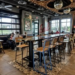 Raising Cane's Chicken Fingers - Seating Area at Raising Cane's Streetsboro