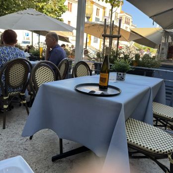 Café Paris - Comfortable seating. - Cafes Near Me - Sintra, 11
