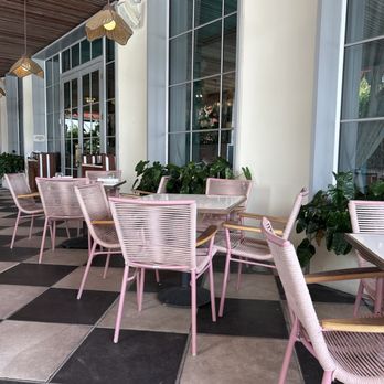 Strawberry Moon - Outdoor seating - Mediterranean Near Me - Miami Beach, Florida
