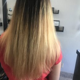 Alice fixed my balayage hair style. Alice fixed my balayage hair style.