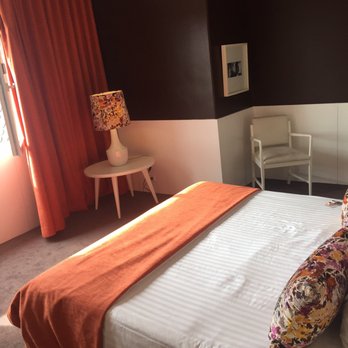 Grande Hotel do Porto - Bedroom- decent bed - Hotels Near Me - Porto, 13