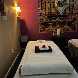 Sakura Spa - We will give away  small Japanere gifts when you buy Couple coupons on Mother's Day on May 2, 3, and 4 day
