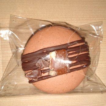 Amazing Macarons - Caramel Pecan Macaron - Desserts Near Me