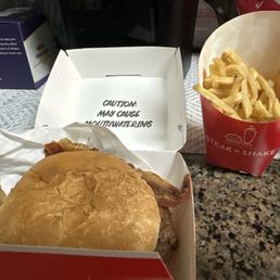 I haven't eaten the fries yet and look how it came in my DoorDash! Pathetic I haven't eaten the fries yet and look how it came in my DoorDash! Pathetic