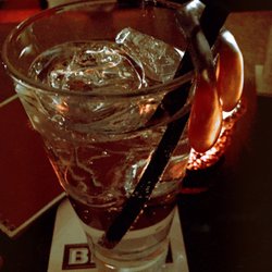 D. Bar - Guter Gin - ungewöhnliche Dekoration ;-P
