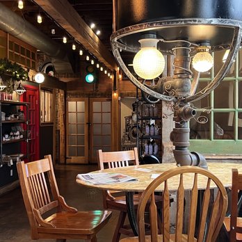 Jolts & Juice - More seating - Coffee & Tea Near Me - Ontario, Oregon