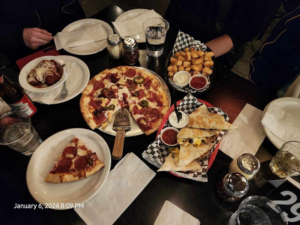 Social spots from Hank's Pizza & Beer