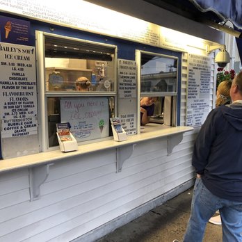 Bailey's Bubble - Walk-up window and menu. - Ice Cream & Frozen Yogurt Near Me - Wolfeboro, New Hampshire