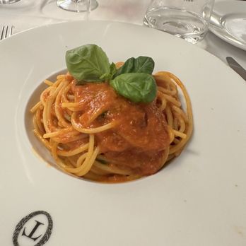 Tullio - Spaghetti pomodorro - Wine Bars Near Me - Rome, RM Tullio - Spaghetti pomodorro - Wine Bars Near Me - Rome, RM