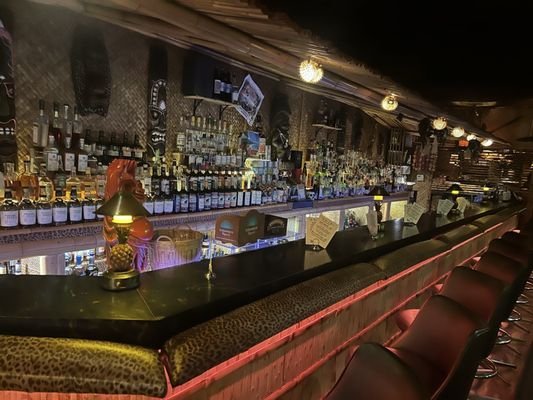 Hala Kahiki Tropical Lounge, 2834 River Rd, River Grove, IL 60171