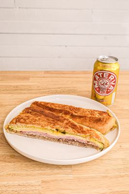 Tico's Cafetería by null