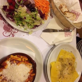 Cul de Sac - Mixed salad, bread, homemade ravioli and homemade pasta tomato and basil. Beauty in its simplicity. Must try. - Wineries Near Me - Rome, RM
