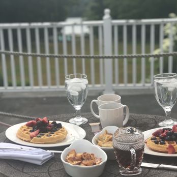 Scargo Manor Bed & Breakfast - Yummy and beautiful breakfast with lake view - Bed & Breakfast Near Me - Dennis, Massachusetts Scargo Manor Bed & Breakfast - Yummy and beautiful breakfast with lake view - Bed & Breakfast Near Me - Dennis, Massachusetts