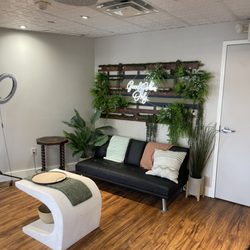 Salon Revive Broomfield - Waiting area...come hang!