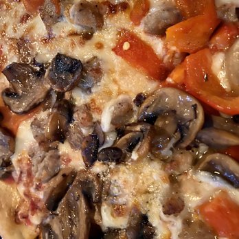Boathouse Bistro - Sausage, garlic, roasted red pepper, mushroom - Italian Near Me - Hingham, Massachusetts