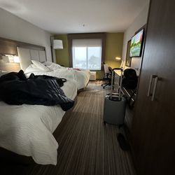 Holiday Inn Express & Suites Atascadero - 2 queens beds