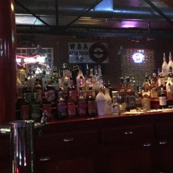 Bob's Garage & Bar - Bottles in front of immaculate mirror
