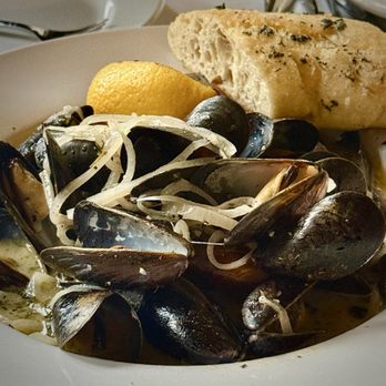 Atwater's Restaurant - Prince Island mussels - New American Near Me - Geneva, Illinois