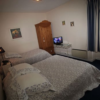 Les Agapanthes - Chambre confort 3 personnes - Hotels Near Me - Ploubazlanec, 22 Les Agapanthes - Chambre confort 3 personnes - Hotels Near Me - Ploubazlanec, 22