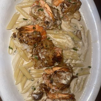 Mama's - Pizza Near Me - Copiague, New York