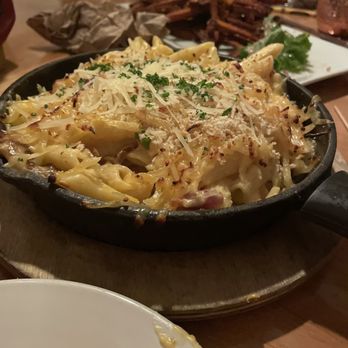 1850 Restaurant - Skillet Mac-kids passed but adults loved the chunks of smokes meat and deep cheese flavors - American Near Me - Mariposa, California