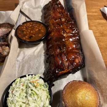 Famous Dave's Bar-B-Que - Barbeque Near Me - Tualatin, Oregon