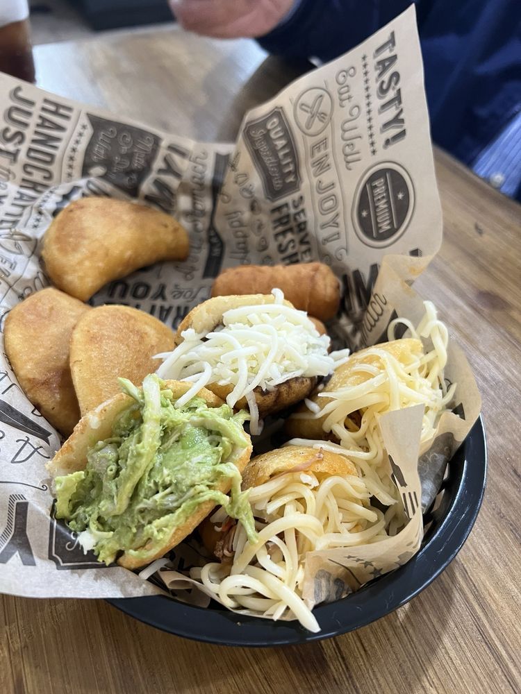 AVILA BAKERY & CAFE Updated April 2024 57 Photos & 20 Reviews 922