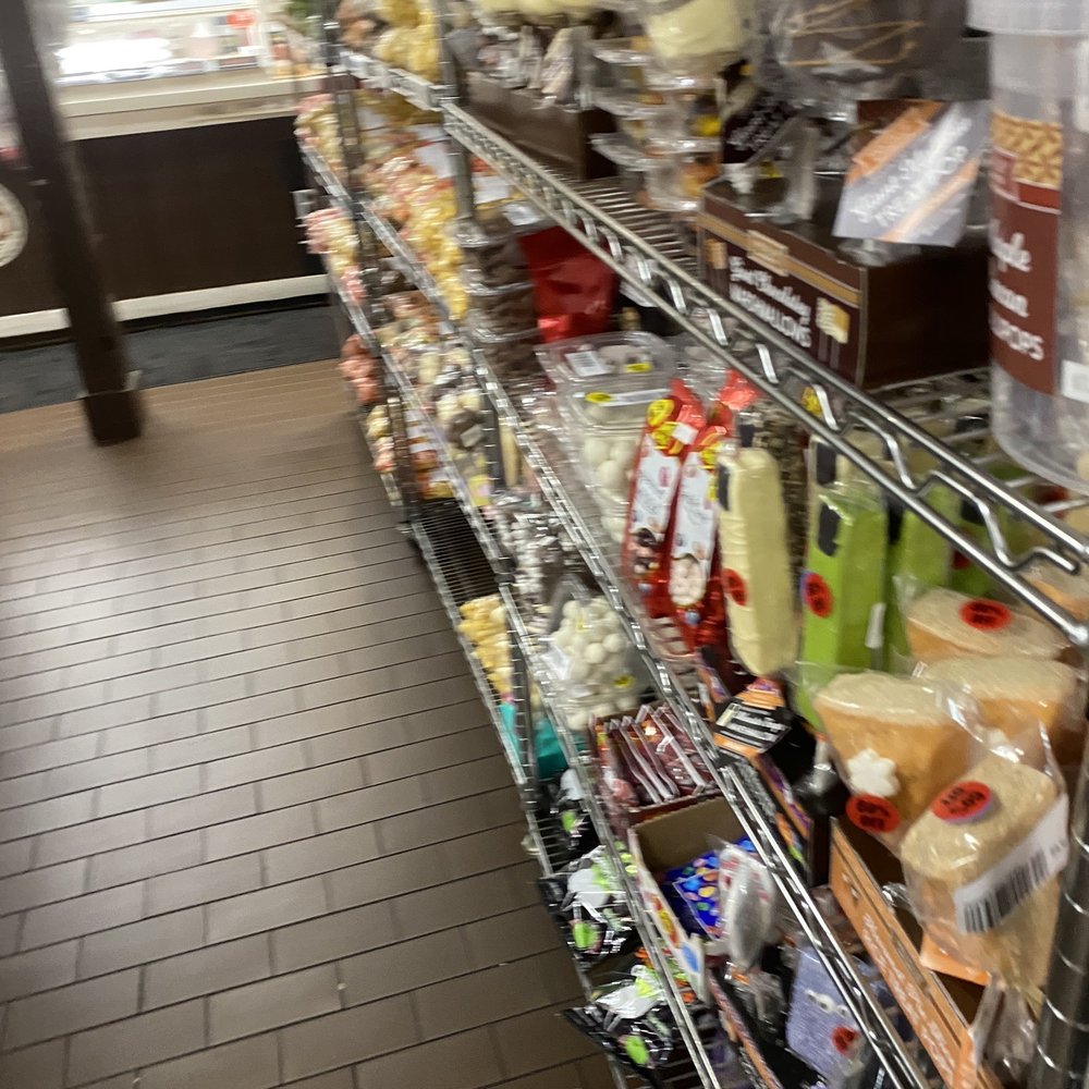 Nashville Fudge Kitchen - a grocery store aisle - Chocolatiers & Shops Near Me - Nashville, Indiana Nashville Fudge Kitchen - a grocery store aisle - Chocolatiers & Shops Near Me - Nashville, Indiana