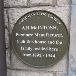 Victoria Hotel - Plaque by main entrance. Photo. March 2015.