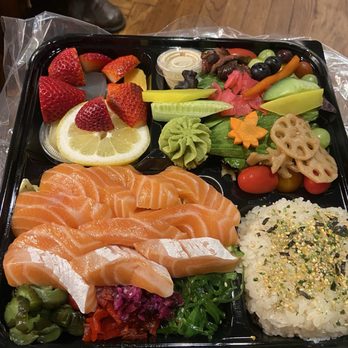 Te Isshoku - Norwegian /Salmon signature box - Sushi Bars Near Me - Los Angeles, California Te Isshoku - Norwegian /Salmon signature box - Sushi Bars Near Me - Los Angeles, California