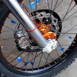 Woodstock KTM & Triumph - frozen loose spokes