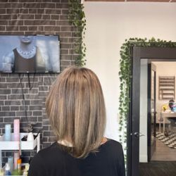 Breanne Elise Salon - Now, gorgeous blended in grey on top ( which Breanne did not touch at all) and she blended into the bottom. Yay!