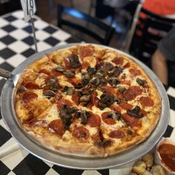Wise Guys Pizzeria - Pizza