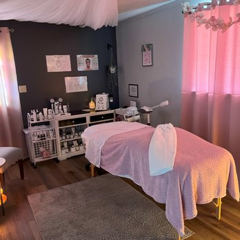 Naturally You Esthetics - Estheticians Near Me - Hickory, North Carolina Naturally You Esthetics - Estheticians Near Me - Hickory, North Carolina