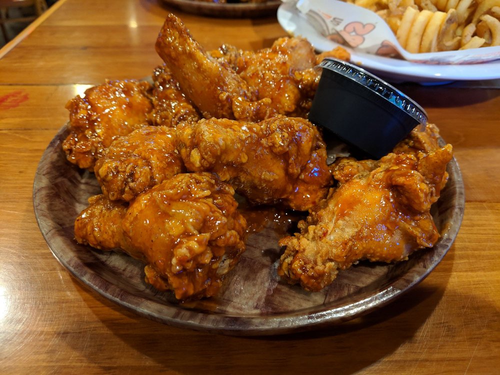 HOOTERS 78 Photos & 100 Reviews Sports Bars 195 NJ18, East