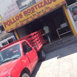 La Hacienda de San Juan de Dios - Pollos rostizados a la leña.