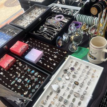 Georgetown Flea Market - Flea Markets Near Me - Washington, DC, District of Columbia