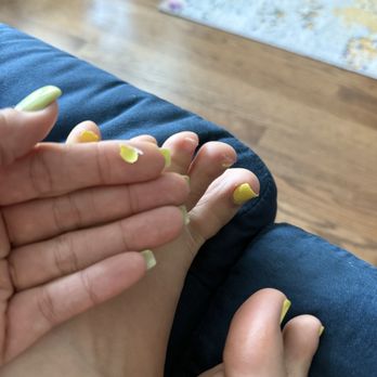 Level Nails Bar Norridge - Toenail polish chipped already - Nail Salons Near Me - Norridge, Illinois
