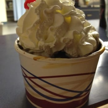 Collins Creamery - Single scoop vanilla Ice cream brownie sundae - Ice Cream & Frozen Yogurt Near Me - Enfield, Connecticut Collins Creamery - Single scoop vanilla Ice cream brownie sundae - Ice Cream & Frozen Yogurt Near Me - Enfield, Connecticut
