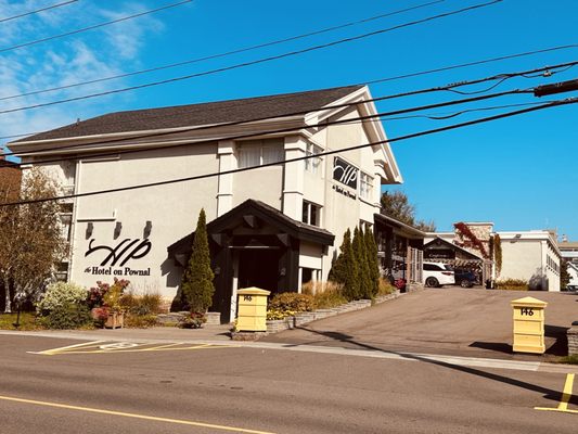 The Hotel on Pownal by null