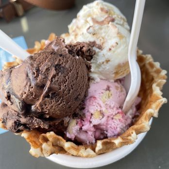 Jeni's Splendid Ice Creams - Freshly made waffle cone cup and 3 different ice cream flavors.  Loved it! - Ice Cream & Frozen Yogurt Near Me - Pittsburgh, Pennsylvania