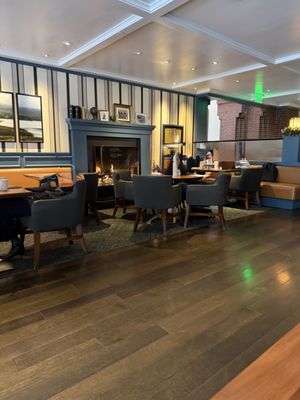 Menlo Tavern by null