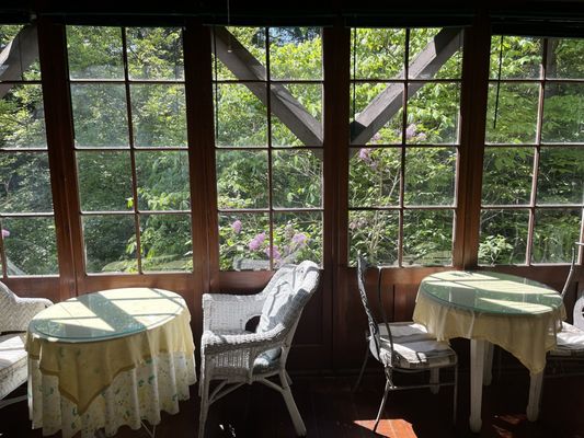 Whistler's Inn by null