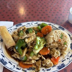 Golden Dragon - Kunf Pao chicken lunch special