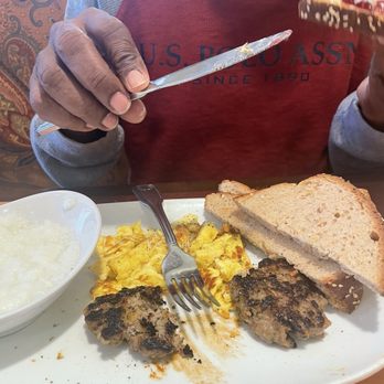 Another Broken Egg Cafe - Traditional Day Starter...very hefty serving - Cafes Near Me - Memphis, Tennessee