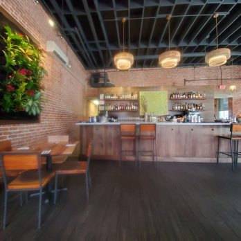 Fete - Bar and dining area. - New American Near Me - Honolulu, Hawaii