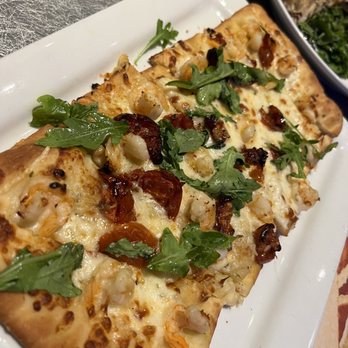 Dave & Buster's Ala Moana - Shrimp Scampi Flatbread - Arcades Near Me - Honolulu, Hawaii