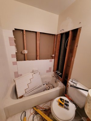 Delarca Constructions and Remodeling Services Logo